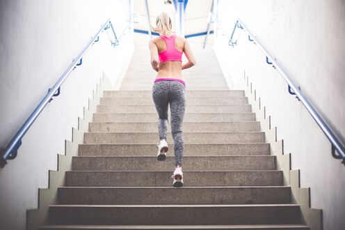 Monter les escaliers est un excellent moyen de perdre du poids. 