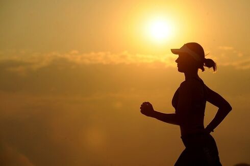 Vous pouvez courir non seulement le matin mais aussi le soir pour perdre du poids. 